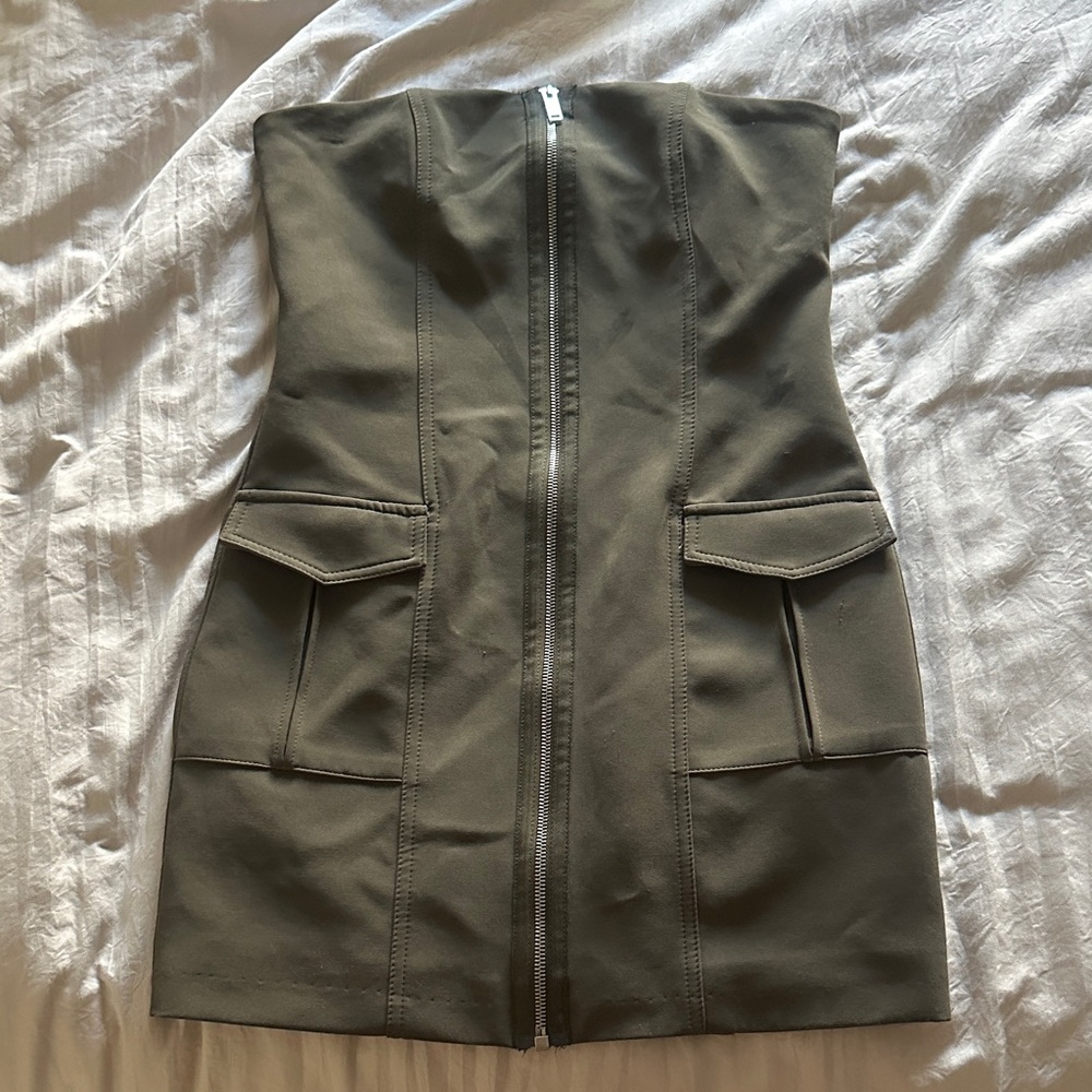 Zara Strapless zip dress!